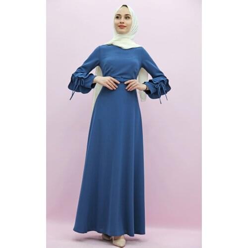 Full Closed Muslim Women Hijab Handles Deck Arched Evening Dress Blue