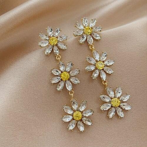 Luxury Exaggerated Crystal Flower Earrings Korean Temperament Big Petals Rhinestone Daisy Flower Long Clip Earrings No Piercing