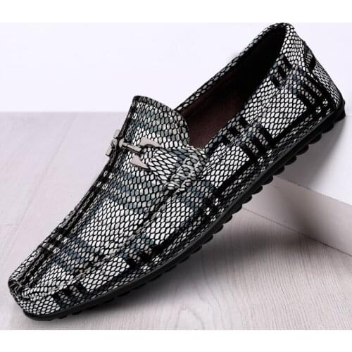 New Men Casual Shoes Luxury Brand Leather Italian Loafers Men Moccasins Slip on Boat Driving Shoes Youth Breathable Fashion Flat