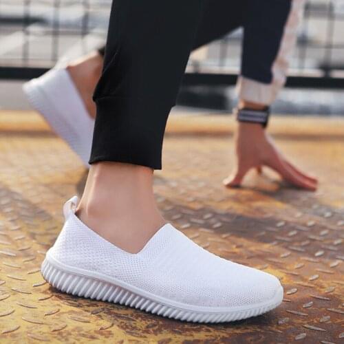 9S4U Men Casual Shoes Slip-On Men Sneakers Lightweight Comfortable Breathable Mesh Walking Shoes Male Footwear Zapatillas Hombre