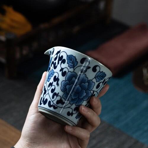 Jingdezhen Blue-and-White Porcelain with The Pitcher Handmade Retro Ceramic Tea Pitcher Fair Cup Tea Pot Tea Infuser Chahai