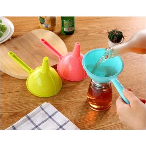 19.5x9.5x11cm Long-handled Liquid Funnel For Kitchen Gadgets Color Random