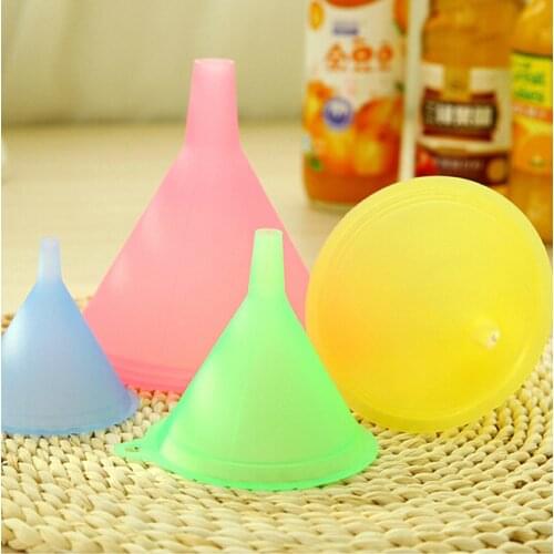1PC Transparent Candy-Colored Funnel Large Small 5 Loaded Household Practical Soy Sauce Funnel
