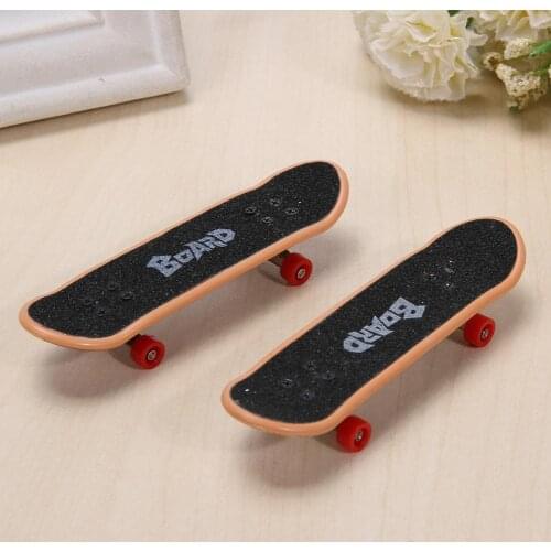 2pcs Plastic Mini Skate Finger Skateboarding Fingerboard Novelty Gag Toys For Boys Children Skateboard Finger Board Gifts