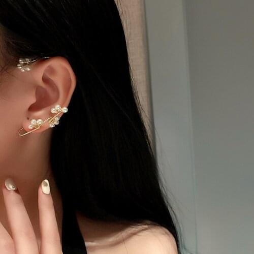 2021 trendy fashion simple personality tide pearl single geometric earring female net red design for daily wear