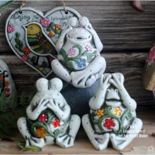 European-style hand-painted red pottery vintage made old interesting and lovely three Frogs garden balcony garden decorations sm
