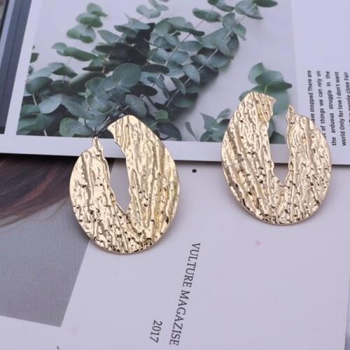 Novel Handmade Leaves Plant Wholesale Punk Earrings Gold Color Statement Earrings Low Price Ear Accessories Round Jewelry