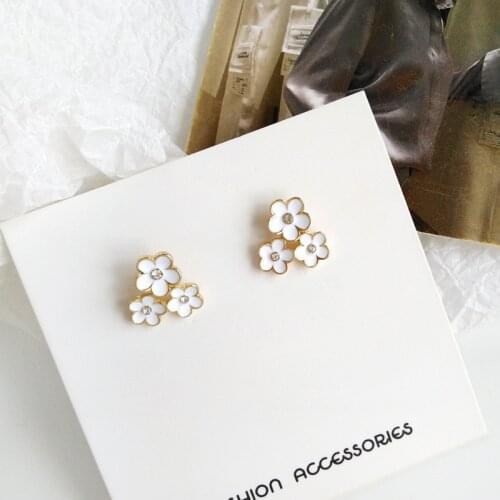 Small Elegant White Camellia Flowers No Ears Hole Earrings Korean Women Enamel Small Flowers Clip Earrings Without Piercing