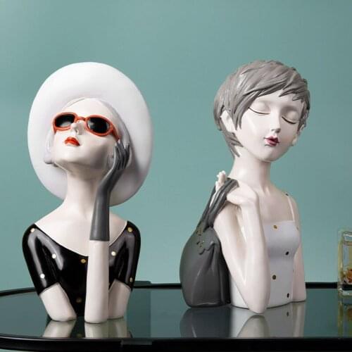 Fashion Resin Sunglasses Girl Sculpture Ornaments Desktop Statues Creative Desktop Characters Decor Birthday Gift for Girlfriend