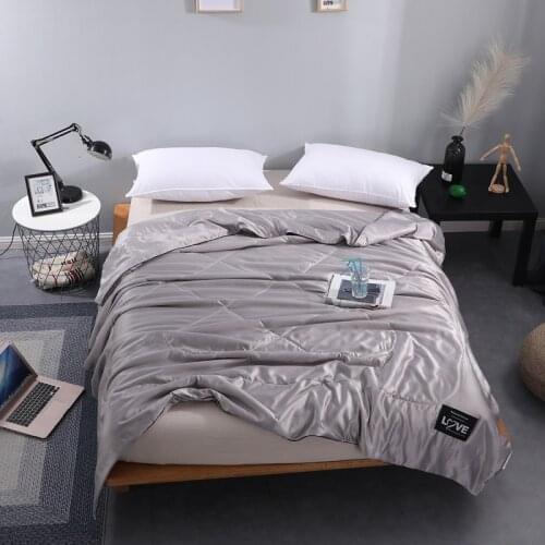 Summer Silk Quilted Quilt Blanket Air Condition Comforters Bed Cover Queen King Super King Bedspread for Kids Adult