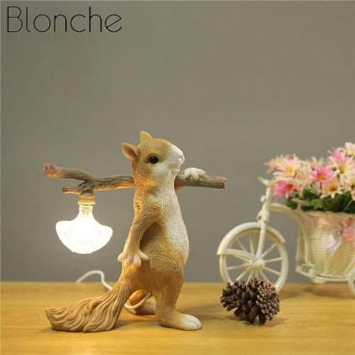 Resin Squirrel Mini LED Night Light Childrens Room Table Lamp Decor Animal Squirrel Desk Lamp Bedside Lamp Home Decor Fixtures