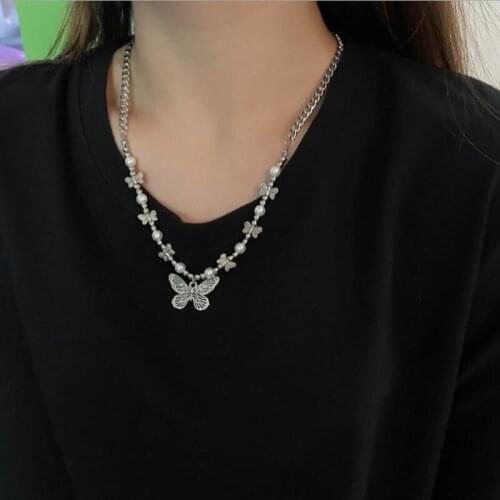 Fashion Retro Butterfly Pendant Beaded Necklace Short Chain Simple Punk Personality Clavicle Chain Clothes Accessories Gift