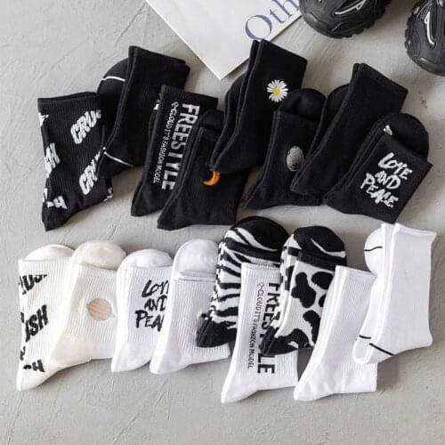1 Pairs New Fashion Harajuku Hip Hop Socks Unisex Funny Smile Moon Women Socks Happy Skateboard Socks Streetwear Black White