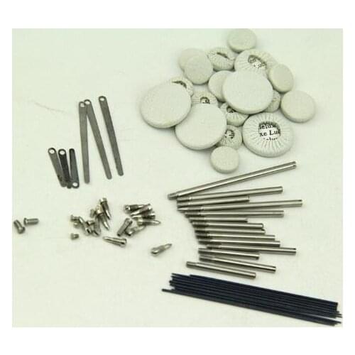 A set of clarinet maintenance screws + a set of clarinet sound hole mat