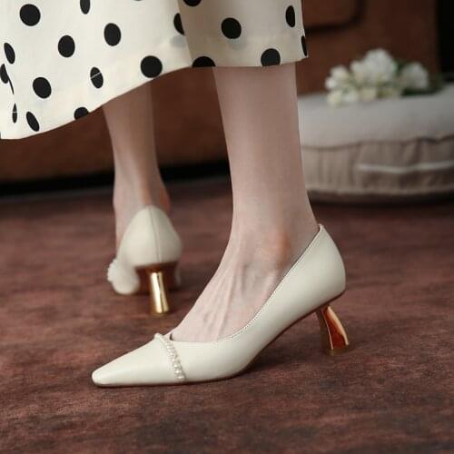 Osunlina 2021 New Fashion Pumps Pointed Toe Square Heels Genuine Leather Handmade Pearl Decoration Shallow Elegant Lady Shoes