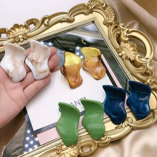 States retro trendy temperament resin fold design exaggerated acrylic show thin pattern atmospheric earrings earrings