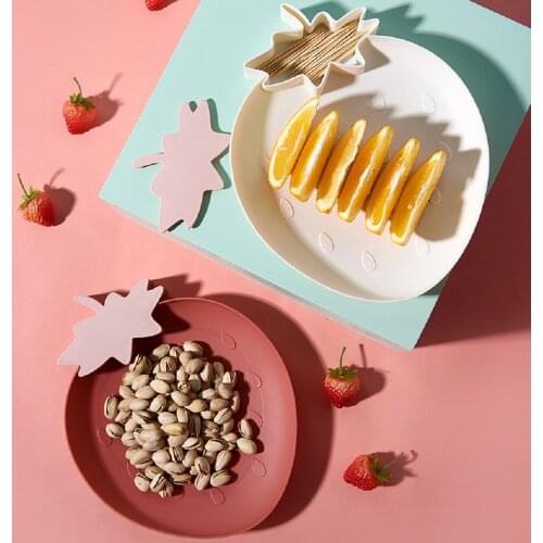 1pc Strawberry Shape Food Tray Plate Snack Tray Fruit Dish Serving Plate Kitchen Party Breakfast Dinner Decoration Tableware