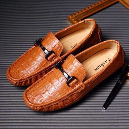 Man Casual Boat Shoes Slip on 2021 Summer Mens Loafers Leather Flats Leisure Male Moccasins Brand Comfortable Driving Shoes Men