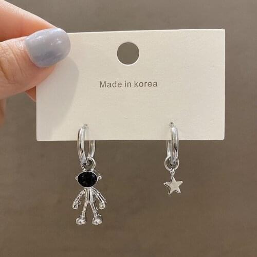 2021 Trendy Creative Astronaut Star Asymmetric Hoop Earrings For Women Ear Jewelry Party Gifts Wholesale