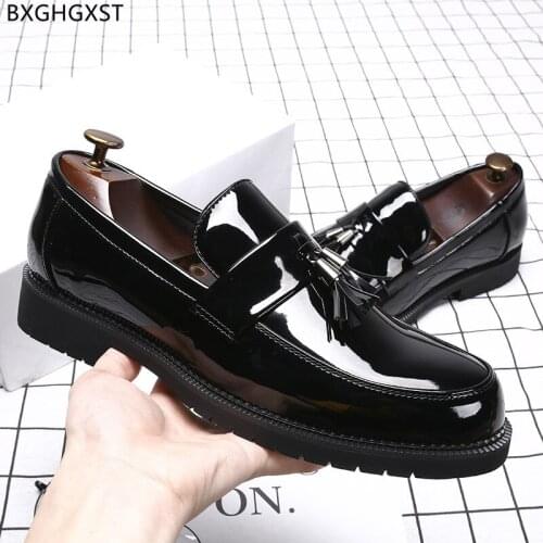 Black Patent Leather Shoes Men Formal Loafers Man Dress Shoes Men Fashion Tassel Party Shoes for Men 2021 Chaussure Homme Sapato