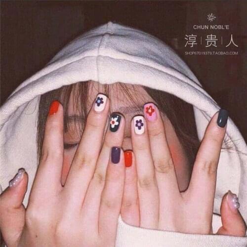 Panya nail products with the same style cute floret white nail shaking nail patch can be worn and disassembled for women