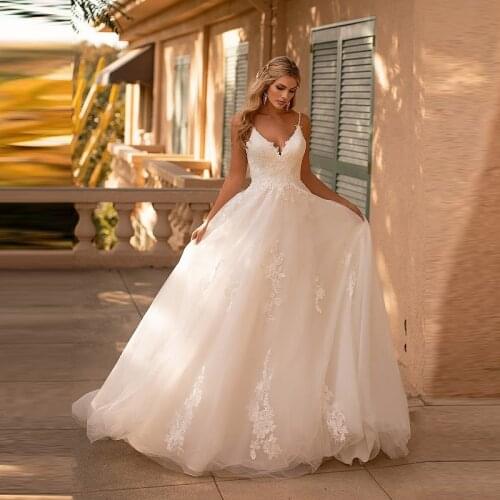 On Sale Charming Lace Sleeveless Wedding Gowns for Bride Backless Plunge V Neckline Bridal Wedding Dresses Appliqued Affordable