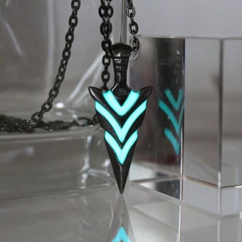 High Quality Glowing Green Arrow necklace GLOW in the DARK Luminous pike Pendants & Necklaces silver plated girls gift