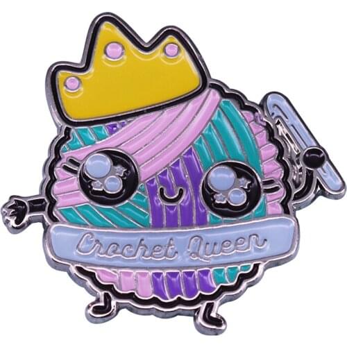 Kawaii crochet queen brooch craft yarn lovers flair addition