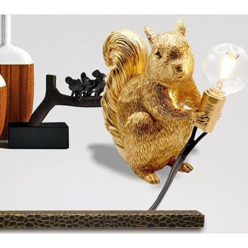 Cute Squirrel Table Lamp Light Fixture Resin, for Bedroom Bedside Living Room Reading - Lifelike Squirrel Shaped