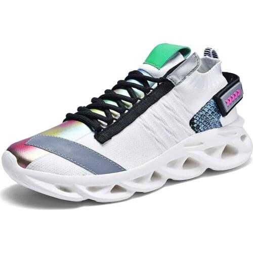 New 2020 Summer Men Shoes Breathable Lightweight Cheap Mesh Men Casual Shoes Beach Water Shoes Summer Sneakers Men Plus Size