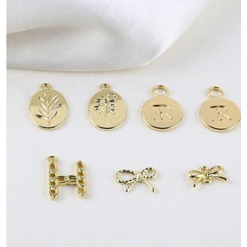 10pcs New Korean Statement Drop Earrings for Women Vintage Oval Rose Flower Letter Round Bow Pendant Jewelry Earring Material
