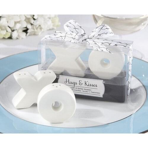 100 sets / lot XO hugging and kissing ceramic salt and pepper shakers bath wedding favors