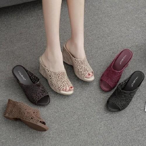 Summer New Outdoor Fashion Women PVC Hollow Peep Toe Flowers Beach Slippers Ladies Cut Out Wedges Open Toe Jelly Shoes 20200324