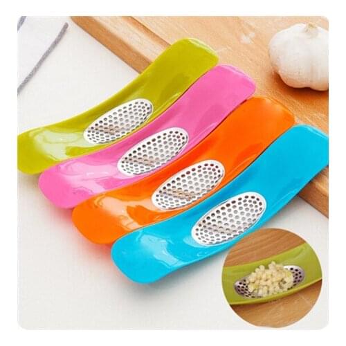 New Arrived 1pcs Convient Cooking Tools Novelty Kitchen Garlic Press Garlic Crusher Chopper N1100