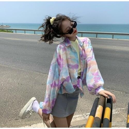 The new summer version of loose tie-dye sunscreen shirt design sense blending color matching niche tops temperament blouse