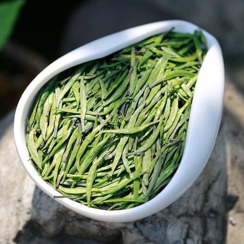 China New Spring Que She Green Chinese Tea Sparrow Tongue Tea Health Care