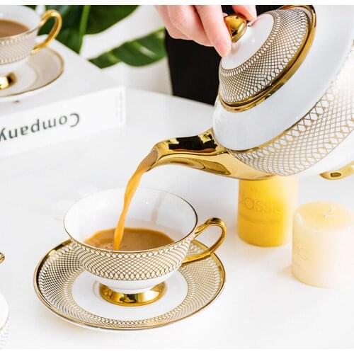 Art Luxury Creative Coffee Cup Set Stand European Style Porcelain Coffee Cup High Quality Tazza Colazione Family DrinkwareBW50BD