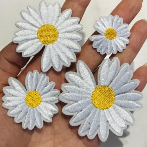 10pcs Roses sunflower Flowers Embroidery Sew On Patches Sewn Applique Sew Badge Craft Embroidered DIY For women Clothes Trousers