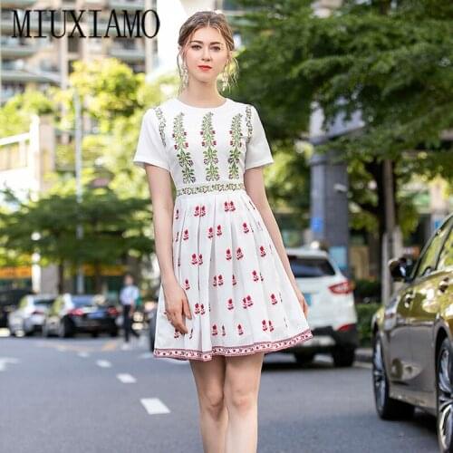 MIUXIMAO 2020 Summer Dress Newest Arrival Fashion Sleeveless Slim Embroidery Flower Above Knee Tank Dress Women Vestidos