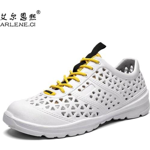 New Outdoor Men Sandals Crocks Summer Hole Men Shoes Crok Clogs Slip On EVA Garden Shoes Black Crocse Beach Sneakers Slippers