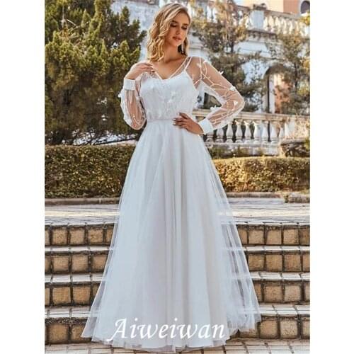 A-Line Wedding Dresses V Neck Floor Length Tulle Long Sleeve Romantic Vintage with Pleats 2021