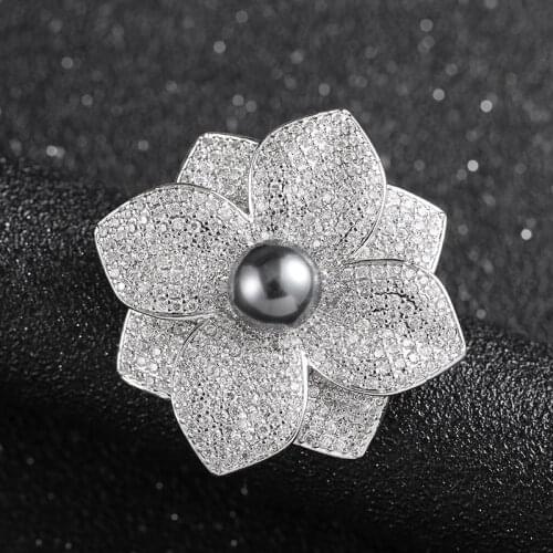 Beautiful Rhinestone Flower Brooch Fashion Vintage Brooches Pins Elegant Floral Romantic Women Dress Coat Accessories Gifts