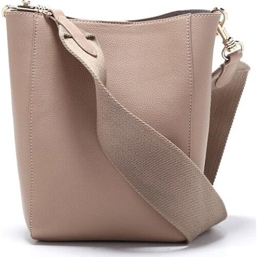 2021 new shoulder bag large capacity female European and American fashion vitality look good