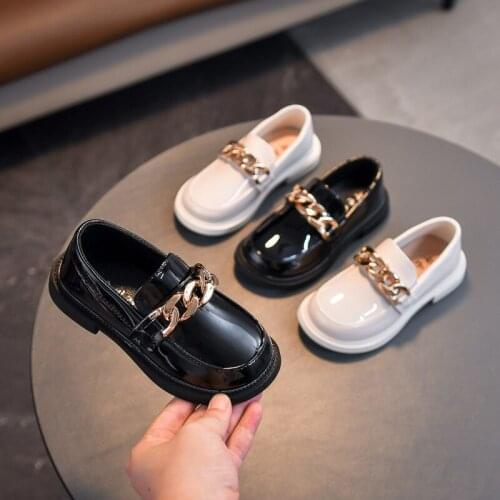 Girls Casual Sneakers Bright Skin Leather Flats Loafers for Kids Kindergarten School Children Metal Chains 2021 Autumn Brand New