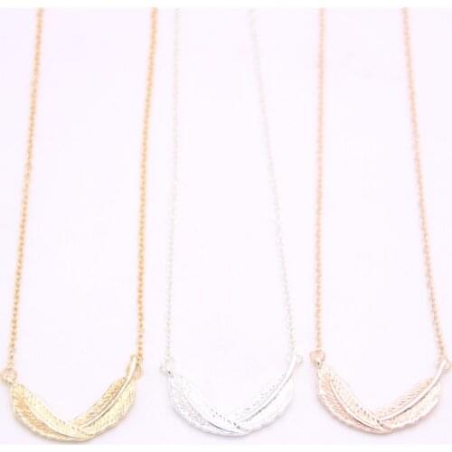 Latest elements curly feather pendant necklace Life-like feather pendant necklace designed for women