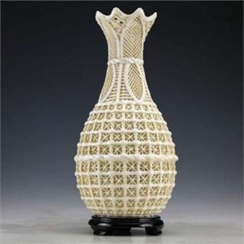 Exquisite Vintage Chinese Dehua Handwork Porcelain Vase