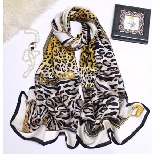 Leopard Grain Chain Silk Scarf Fashion Neck Wear Scarfs Luxurious Fabrics Pashmina Womens Scarves Elegant Wraps ZSCJ29