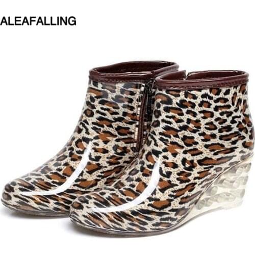 Aleafalling Spring Winter Design Ankle Boots Rain Zipper Leopard Shoes Woman Solid Rubber Waterproof Shoes Botas 6.5cm Heel W051