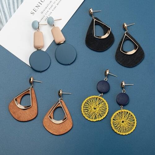 VCORM Korean Womens Earrings Wood Geometric Hollow Dangel Earrings For Women Fashion Statement Blue Green Drop Earrings Jewelry