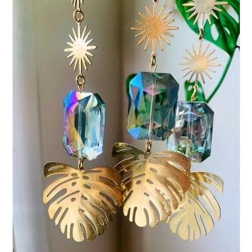 Suncatcher Green Crystal Leaf Prism,Celestial Gift,New Home Gift,Occult Decor,Witchcraft,Good Luck,Banish Evil,Wiccan